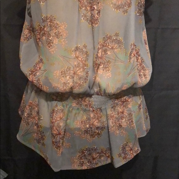 Beautiful sheer top - Picture 7 of 7